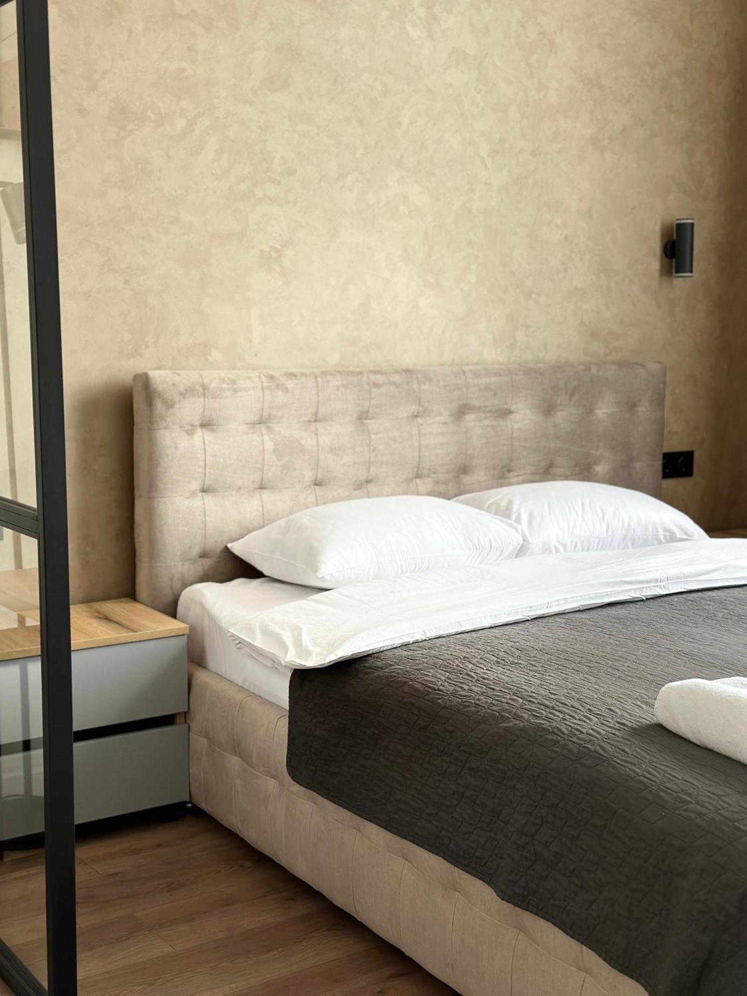 Romantic Apartments - In The Center Of Lviv , King-Size Bed Exteriér fotografie