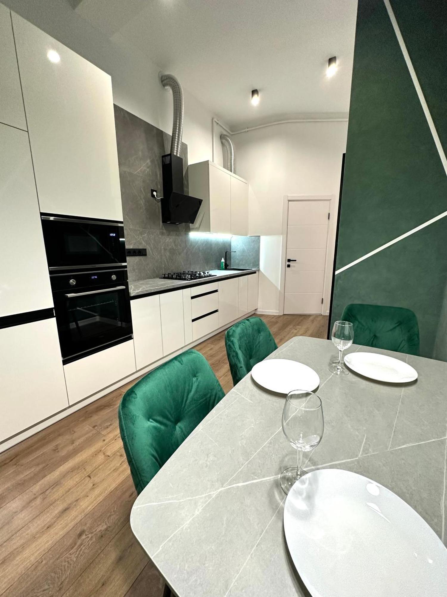 Romantic Apartments - In The Center Of Lviv , King-Size Bed Exteriér fotografie