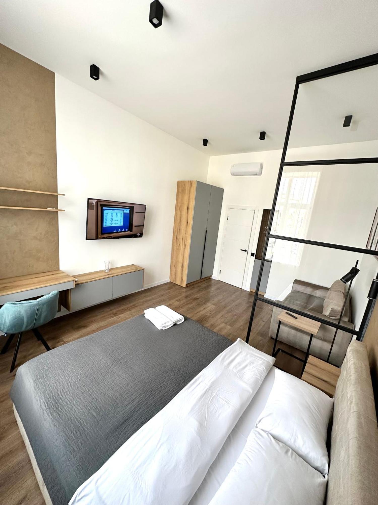 Romantic Apartments - In The Center Of Lviv , King-Size Bed Exteriér fotografie