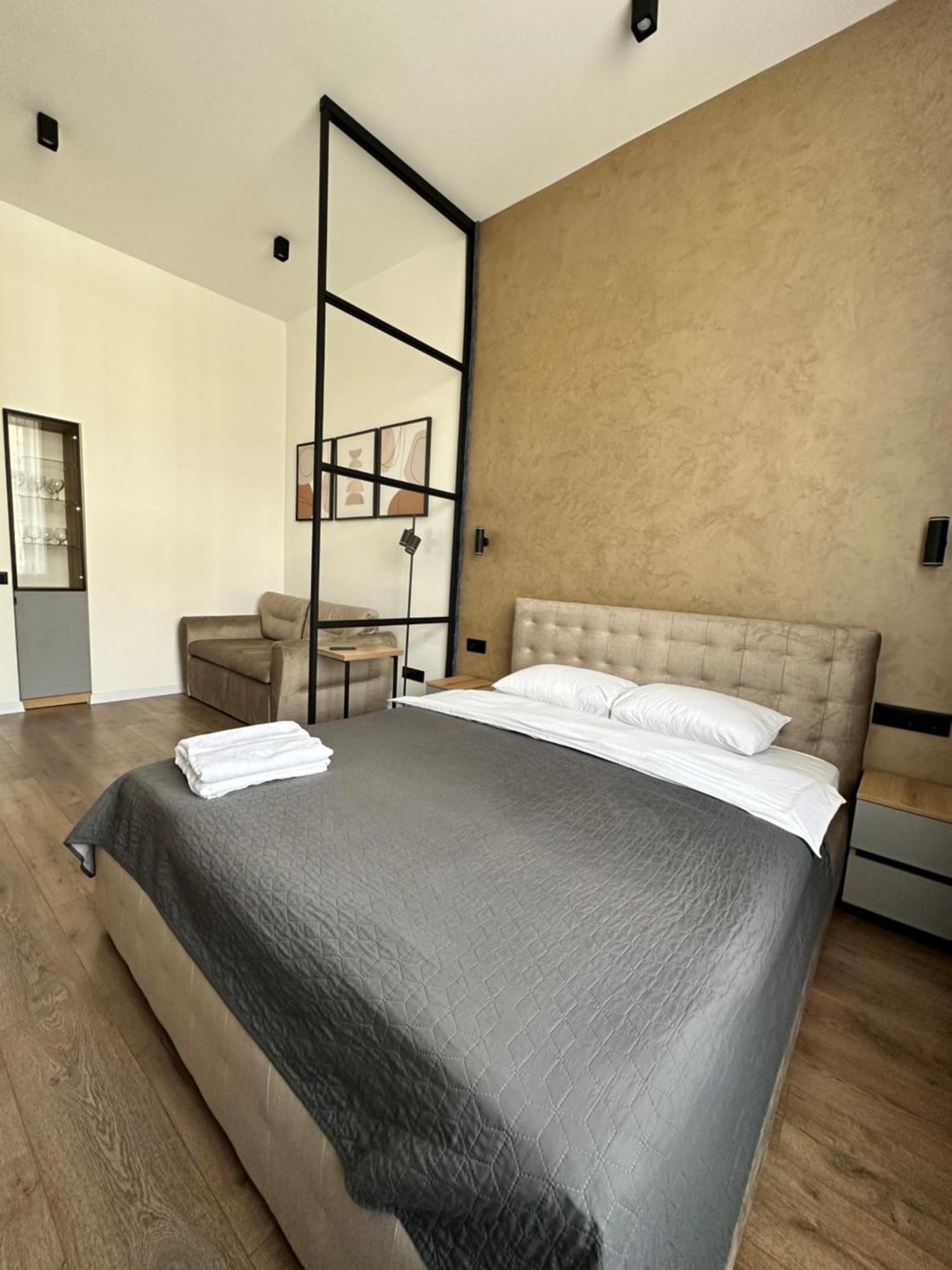 Romantic Apartments - In The Center Of Lviv , King-Size Bed Exteriér fotografie