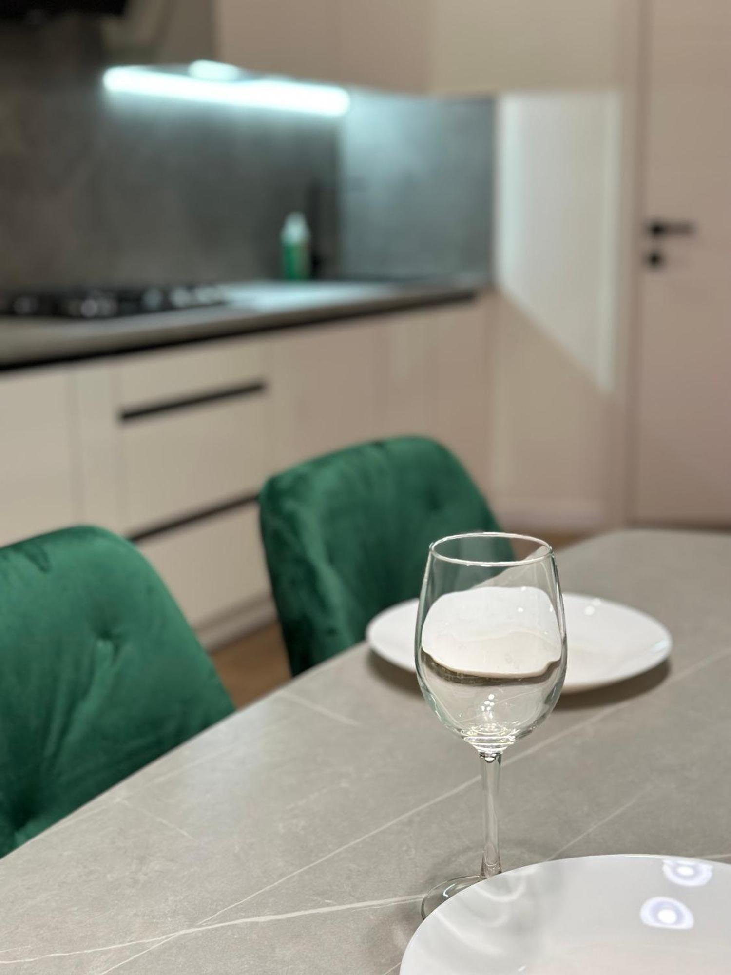 Romantic Apartments - In The Center Of Lviv , King-Size Bed Exteriér fotografie