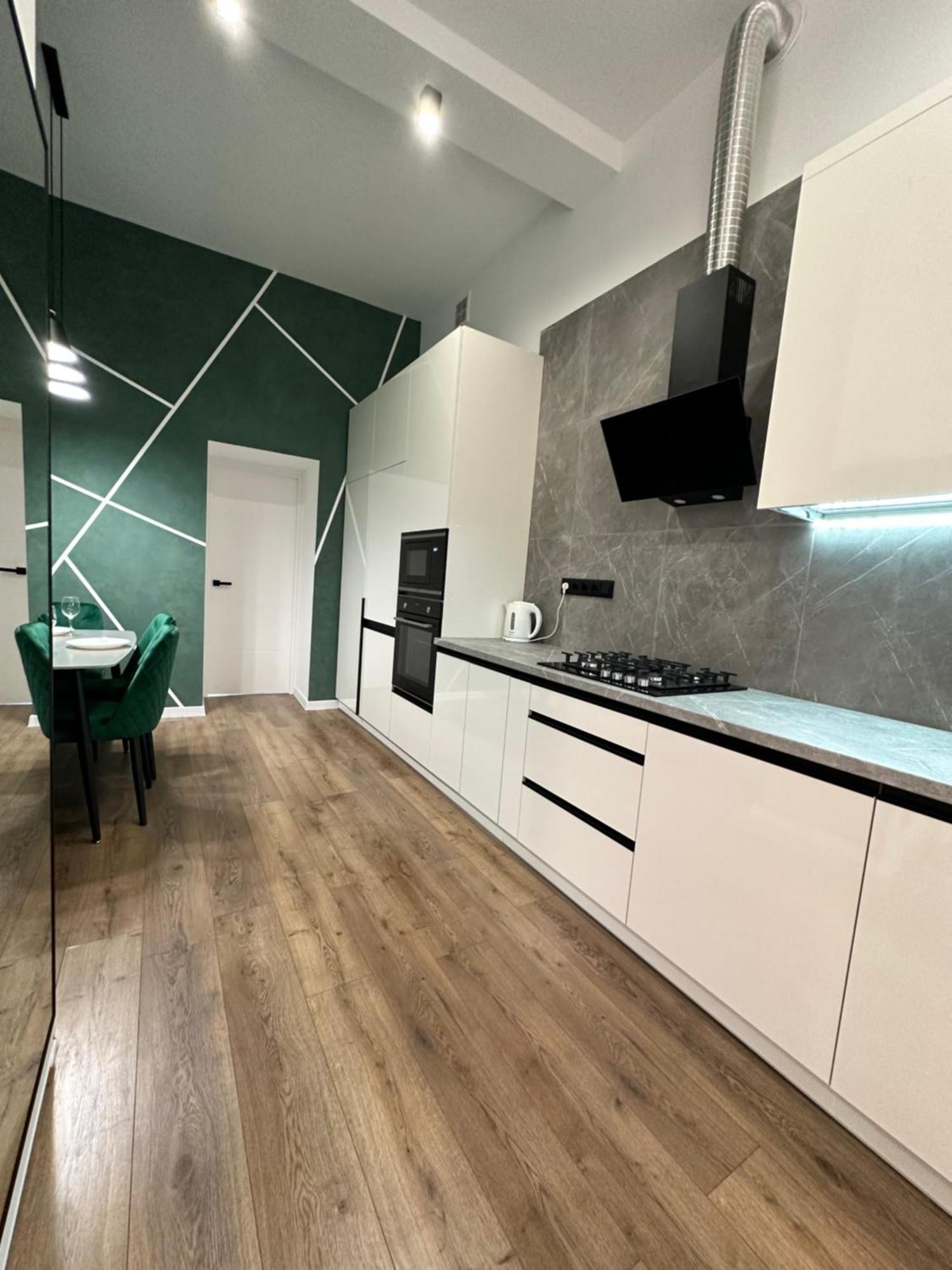 Romantic Apartments - In The Center Of Lviv , King-Size Bed Exteriér fotografie